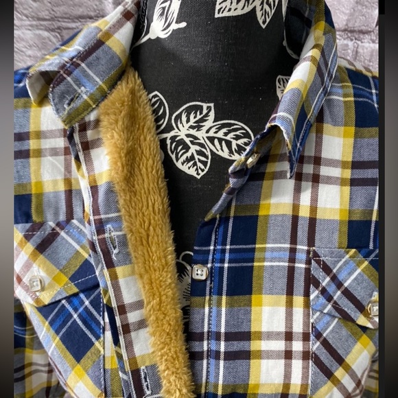 NEW‼️ PLAID FLEECE - Picture 9 of 10